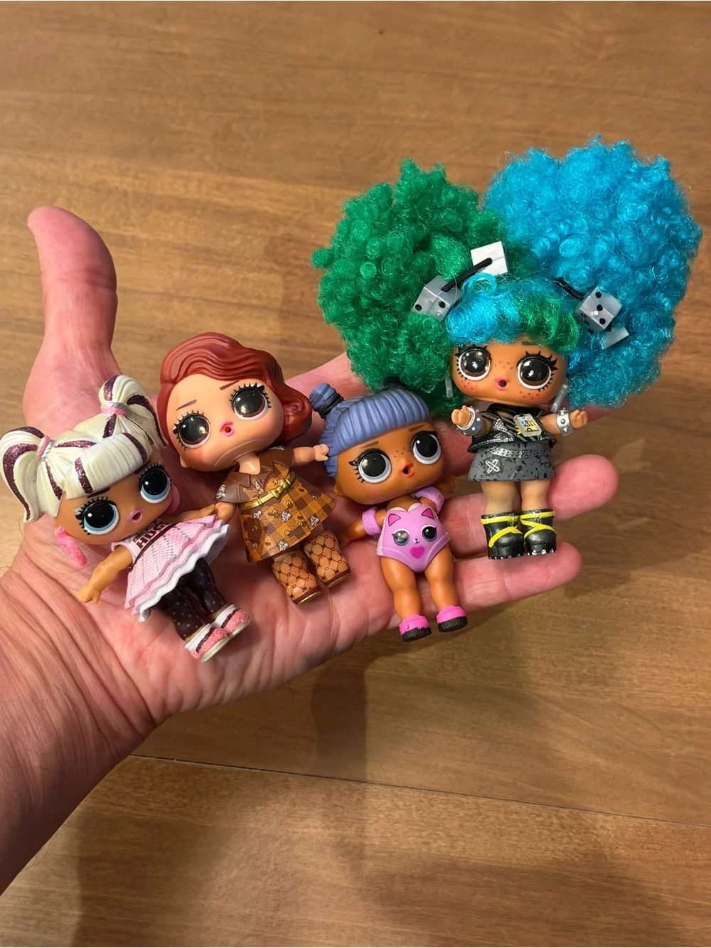 Lot of 4 L.O.L. Surprise! fashion mini dolls
